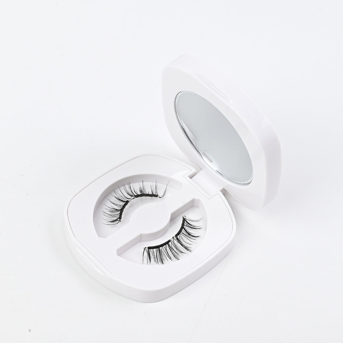 One-piece magnetic false eyelashes