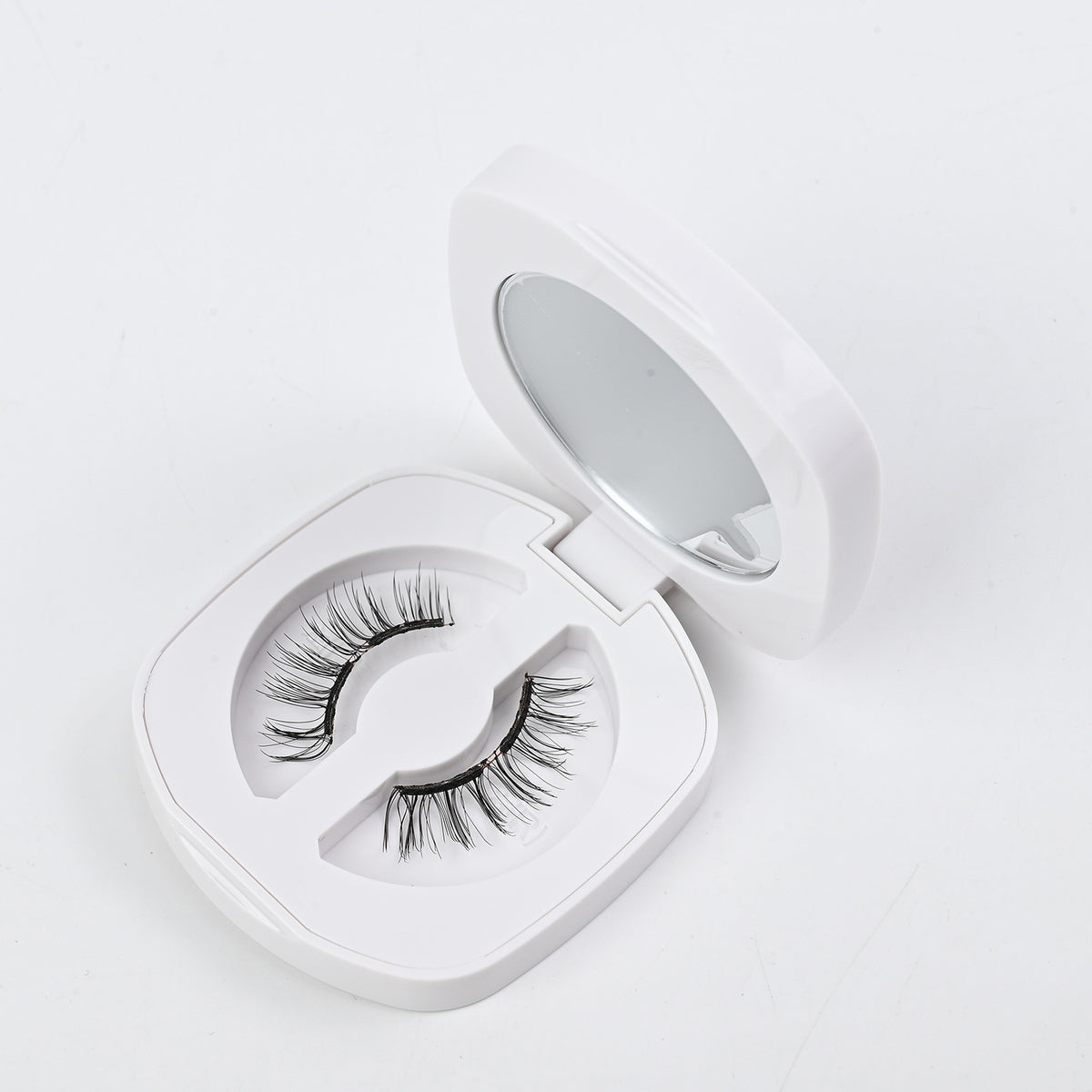 One-piece magnetic false eyelashes