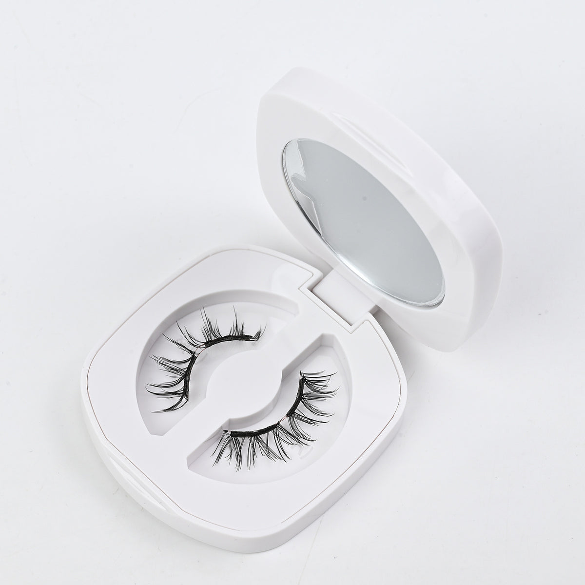 One-piece magnetic false eyelashes