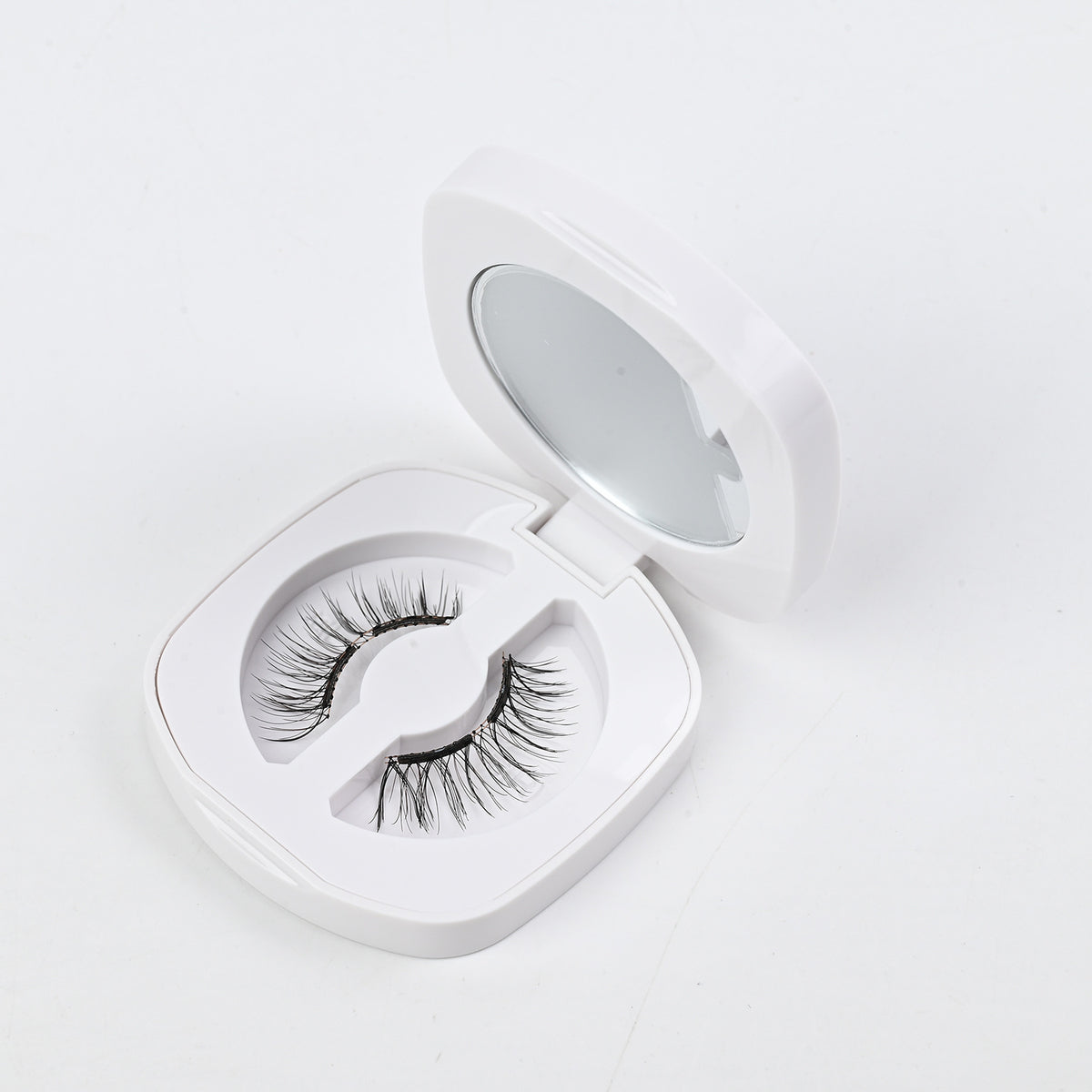 One-piece magnetic false eyelashes