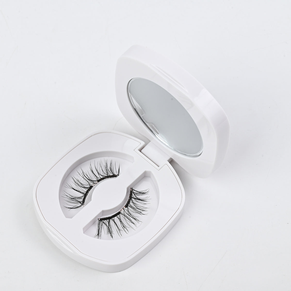 One-piece magnetic false eyelashes